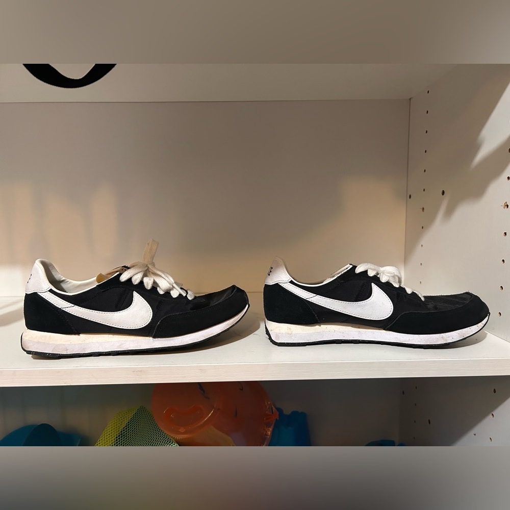 Nike running sneakers size 6y